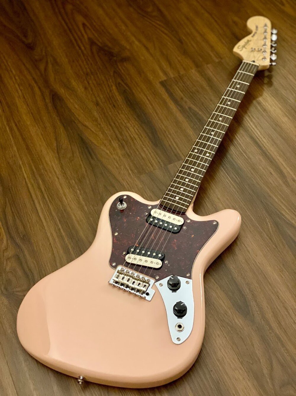 Squier Paranormal Super-Sonic in Shell Pink with Tortoiseshell